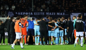Καλαμάτα: Ο Χριστοφιλέας έβγαλε ομιλία στους παίκτες του στο γήπεδο μετά την θριαμβευτική νίκη