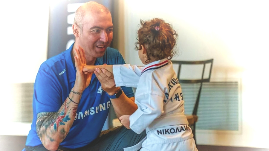 Ο Αλέξανδρος Νικολαΐδης ήθελε τα παιδιά του να τον κρατήσουν ζωντανό στην καρδιά τους για πάντα και τα κατάφερε!