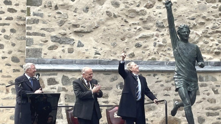 Αποκαλύφθηκε το άγαλμα του Ντένις Λο στο Αμπερντίν