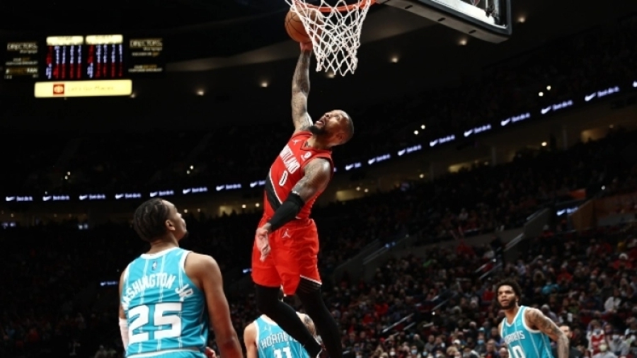 NBA: Το εντυπωσιακό κάρφωμα του Λίλαρντ στην κορυφή του Top-10 (video)