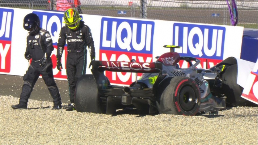 Κόκκινη σημαία στο GP της Αυστρίας: Έφυγε εκτός πίστας ο Χάμιλτον (video)