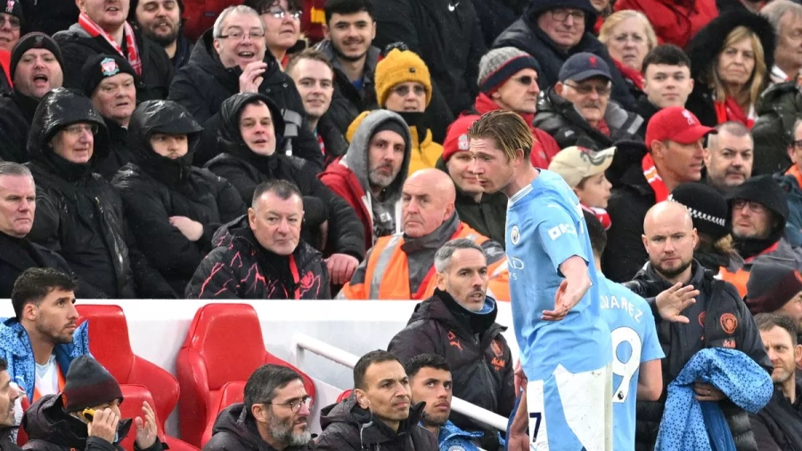 Ο Κέβιν λάτρευε τη Λίβερπουλ, αλλά για τον Ντε Μπρόινε το Άνφιλντ είχε μόνο... γιουχάρισμα! (video)