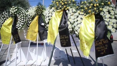 Το τελευταίο «αντίο» στον αδικοχαμένο Μιχάλη: Στεφάνια από ΑΕΚ, Άρη και Original