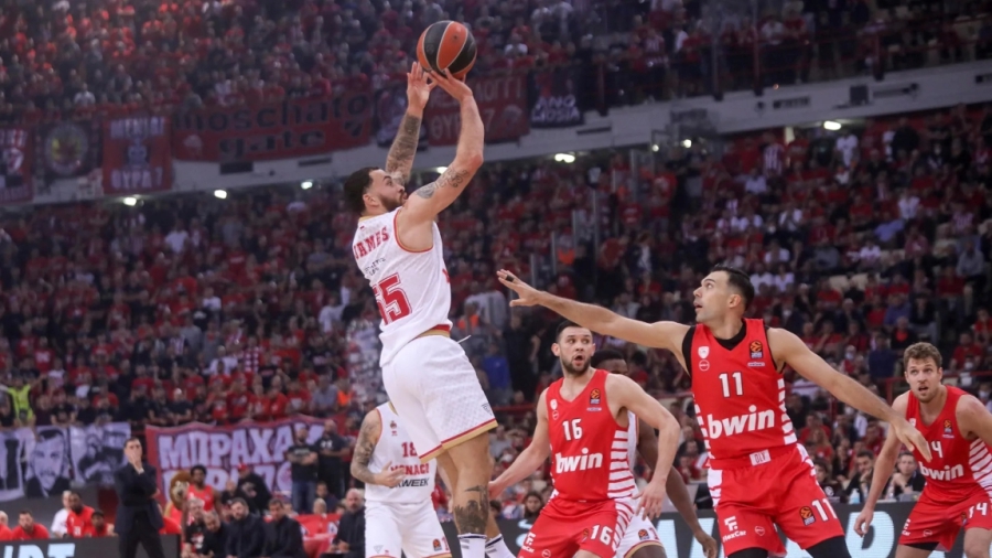 Μάικ Τζέιμς για Σλούκα: «Ήταν απόλαυση να βλέπεις τον Κώστα»