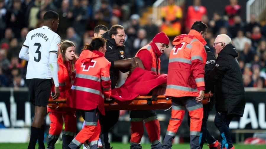 «Σοκάρουν» οι γιατροί για τον Ντιακαμπί: «Το σημαντικότερο είναι να περπατήσει ξανά» (video)