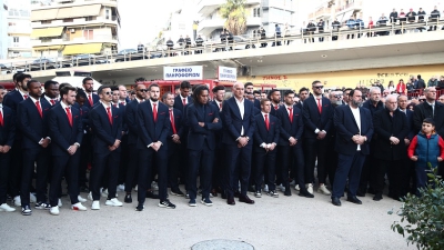 Βαρύ το κλίμα στο ετήσιο μνημόσυνο των θυμάτων της «Θύρας 7»