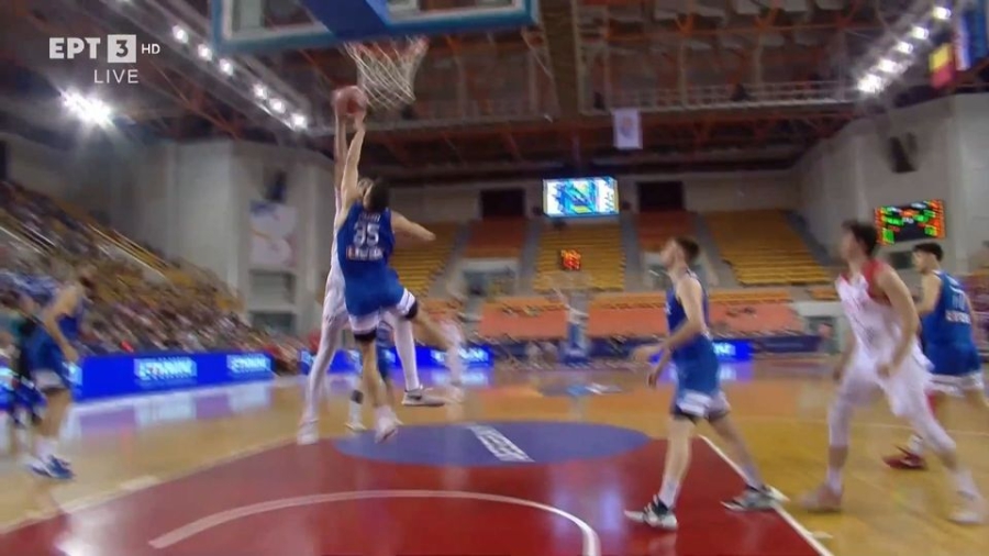 Τουρκία - Ελλάδα 50-65 (4η περ.): Με αυτοθυσία ο Ζούγρης, «σκαρφάλωσε» 14 εκατοστά και έριξε το... γενικό στον Γιγκίτογλου! (video)