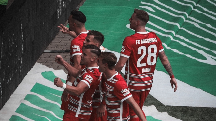 Bundesliga: Ο «εφιάλτης» της Άουγκσμπουργκ έπαιξε σε επανάληψη για τη Μπάγερν και... κορυφή η Ντόρτμουντ! (video)