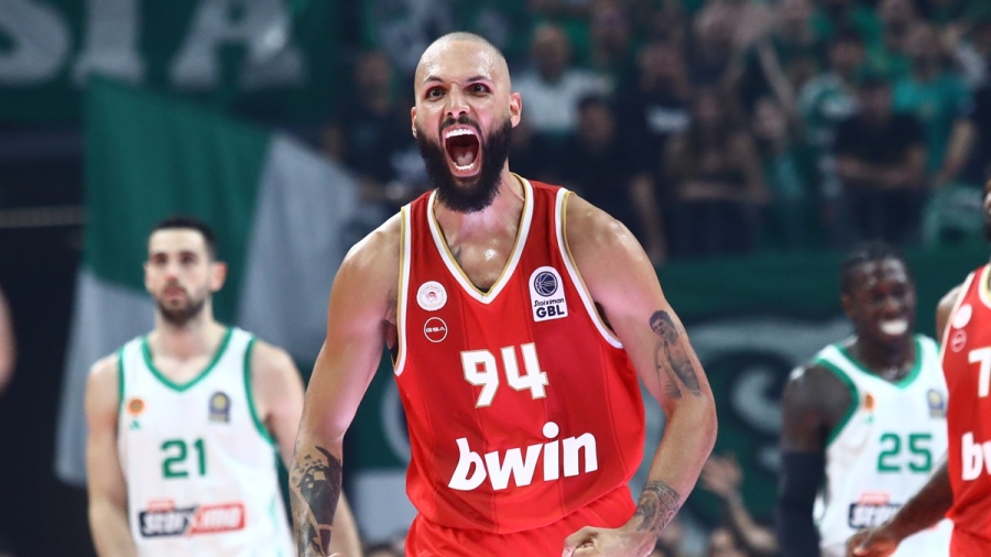 Του «έσπασε» έδρα και τσαμπουκα μία… ανάσα μακριά από το πρωτάθλημα ο Ολυμπιακός! (video)