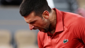 Επιβίωσε ο Τζόκοβιτς σε παιχνίδι 4.5 ωρών και πήρε την πρόκριση στους «16» του Roland Garros! (video)