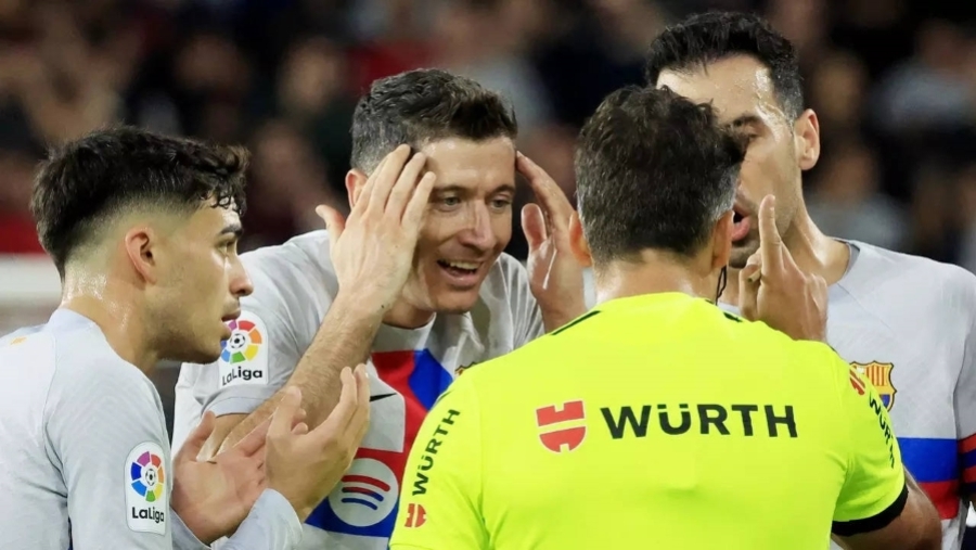 Λεβαντόφσκι: «Οι διαιτητές σκοτώνουν τη La Liga»