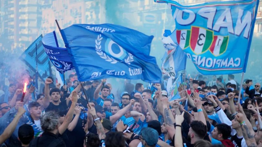 Υποδοχή... ηρώων στη Νάπολι, ένα βήμα ακόμη για την κατάκτηση της Serie A! (video)