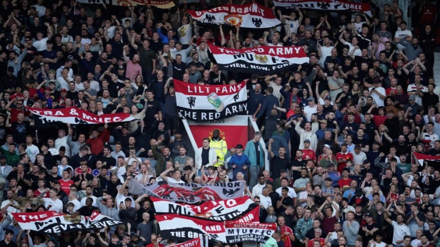 «Ζούμε σ' ένα τρελό κόσμο!»: Αμορίμ και Γιουνάιτεντ τιμούν τα θύματα της Συναγωγής!