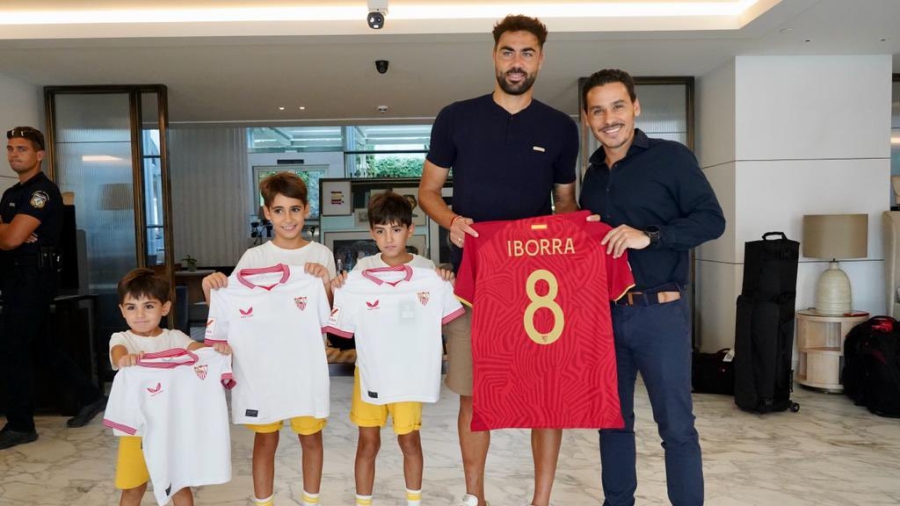 Στο ξενοδοχείο της Σεβίλλης ο Ιμπόρα με την οικογένειά του