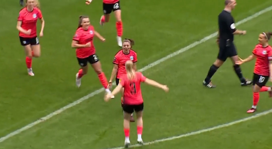 Απίθανη Βεατρίκη Σαρρή - Σημείωσε «ντοπιέτα» μέσα σε 5’ με τη φανέλα της Μπράιτον! (video)