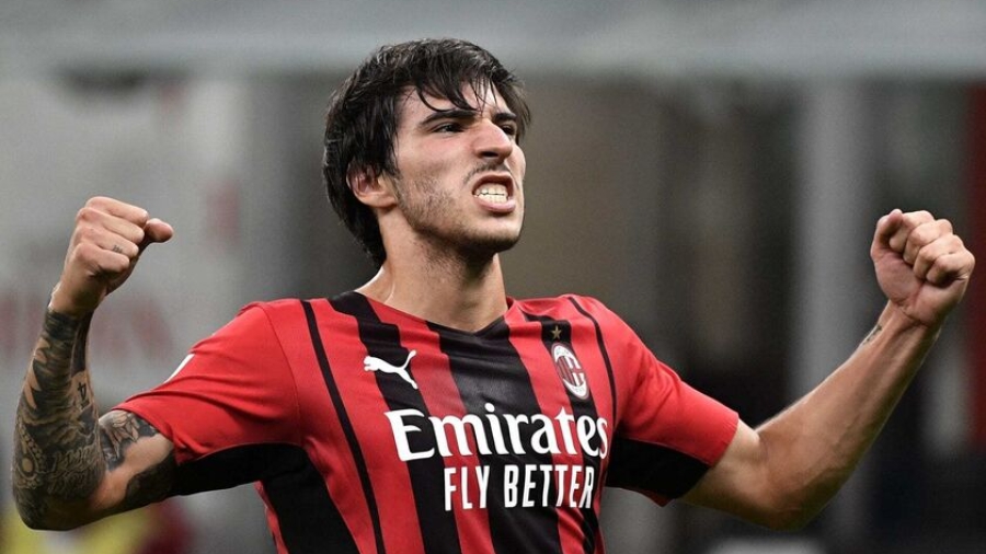 Μία «ανάσα» από τη Νιούκαστλ ο Τονάλι με πρόταση... μαμούθ!