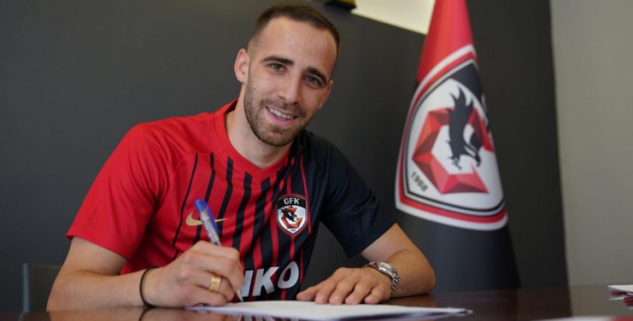 Άτυχος ο Κίτσιου: Έδωσε τη νίκη στη Γαλατασαράι με αυτογκόλ (video)