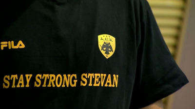 ΑΕΚ: Τα μπλουζάκια «Stay strong Stefan» για τον Γέλοβατς! (video)