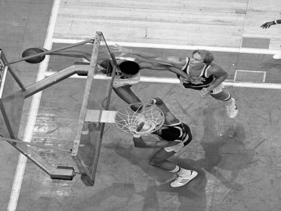 Ο ορισμός του lay up από τον Τζούλιους Έρβινγκ (video)