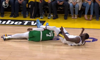 Έξαλλος ο Μπράουν με τον Γκριν: «Πήγε να μου κατεβάσει το σορτσάκι» (video)