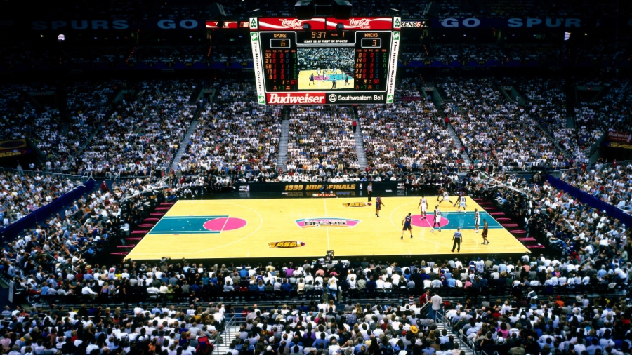 Οι Σπερς σπάνε το ρεκόρ του NBA με 67.000 θεατές κόντρα στην παρέα του Κάρι!