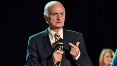 Παραμένει διασωληνωμένος ο Μανώλης Μαυρομμάτης - Σε κρίσιμη κατάσταση και η σύζυγός του