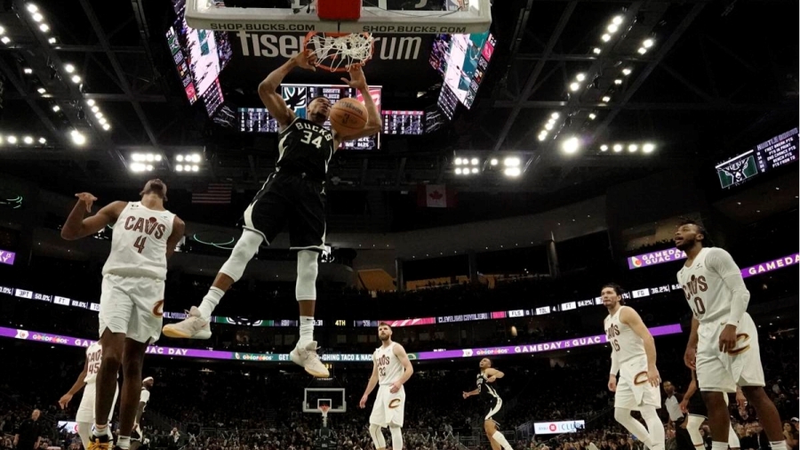 Giannis: «Σαρωτικός» Αντετοκούνμπο, οδήγησε τους Μπακς σε ανατροπή επί των Καβαλίερς! (video)