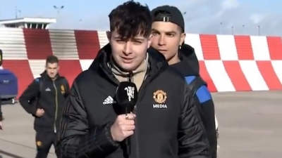 Ο Κριστιάνο Ρονάλντο… τρόλαρε τον ρεπόρτερ της Μάντσεστερ Γιουνάιτεντ (video)