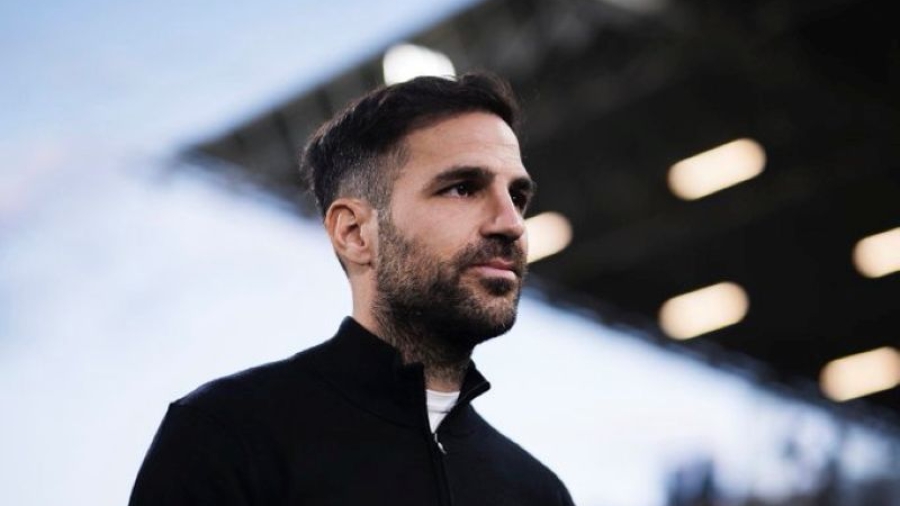 Δεν πάει στην Ίντερ ο Φάμπρεγας, μένει στην Κόμο και τη νέα σεζόν