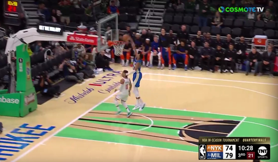 Από το κέντρο έως το καλάθι, με μία ντρίμπλα; Αν είσαι ο Giannis, γίνεται! (video)