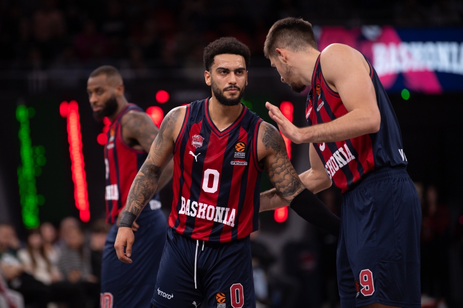 EuroLeague Round 12: Ο Χάουαρντ «σκότωσε» τη Φενέρ, η Μπαρτσελόνα έπεσε… πάνω στην Μπολόνια! (video)