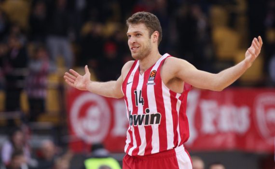 Σάσα Βεζένκοφ: «Βλέπουμε κάθε παιχνίδι σοβαρά και συγκεντρωμένα»