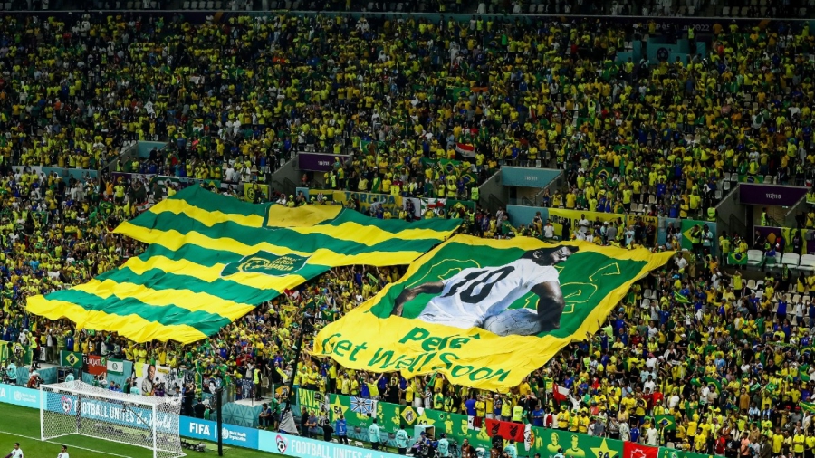 Πανό αφιερωμένο στον Πελέ από τους Βραζιλιάνους!