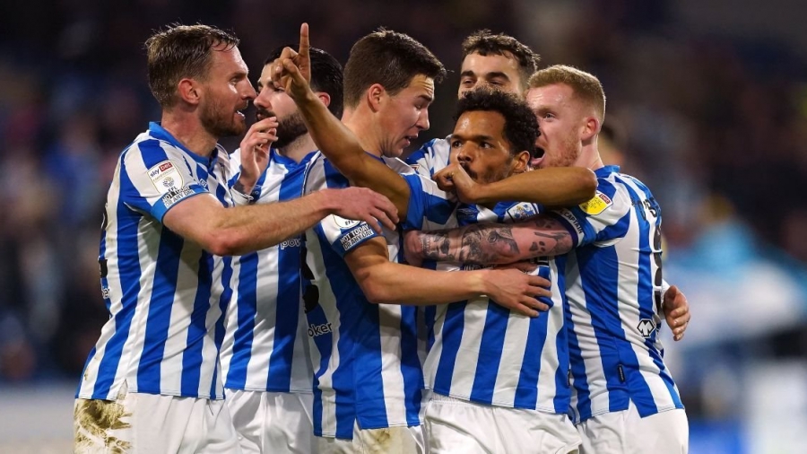 «Αντέχει» εκτός η Χάντερσφιλντ - Σκοράρουν και οι δύο στη Γαλλία!