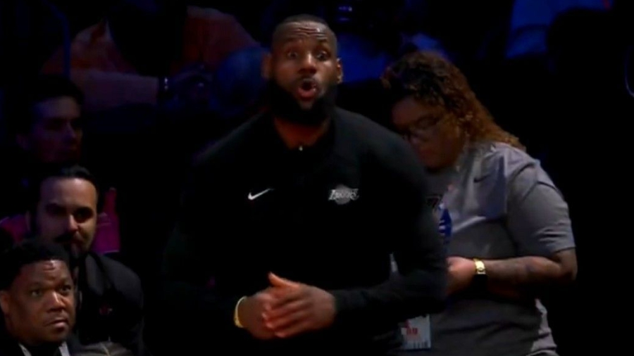 Ο «Βασιλιάς» σε ρόλο προπονητή παραδίδει... μαθήματα στον Άντονι Ντέιβις! (video)