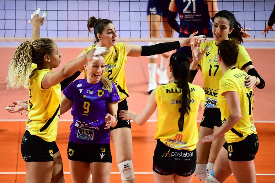 Χρυσόσκονη για μια: «Βασίλισσα» της Πλατείας η ΑΕΚ - Πρόκριση α λα... remontada επί του Πανιωνίου!