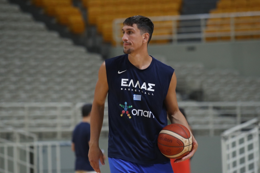 Ο Γιαννούλης Λαρεντζάκης στο BN Sports: «Είμαστε μια ωραία παρέα για χαβαλέ αλλά κυρίως για μπάσκετ»
