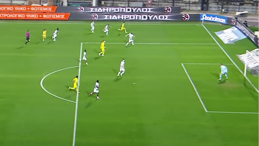 Ποιος άλλος μπορεί να κάνει ό,τι ο Μορόν; Η μπάλα στο πλαϊνό δίχτυ, χωρίς να κοιτάξει την εστία! (video)