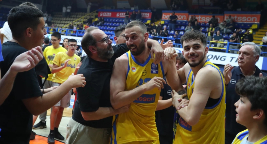 «Πάθος, ιδρώτας, ηγεσία και καρδιά - Αρχηγέ σ' ευχαριστούμε!»: Ο Γιάνκοβιτς είναι πια... βετεράνος και το Περιστέρι αποχαιρετά! (video)