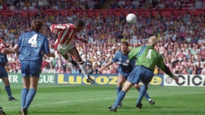 Το πρώτο γκολ της Premier League έρχεται το ίδιο μεσημέρι που το «άστρο» της Μάντσεστερ Γιουνάιτεντ αρχίζει να ανατέλλει! (video)