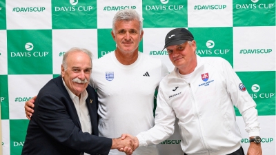 Εντυπωσιάζει το Παναθηναϊκό Στάδιο με το γήπεδο τένις στην «καρδιά» του