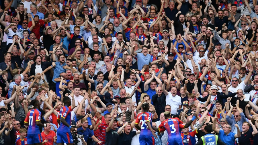 Η σημαία του Πανιωνίου μέσα σε αγγλικό γήπεδο: Συγκλονιστική φωτογραφία, «στενάχωρος» ο λόγος! (pic)