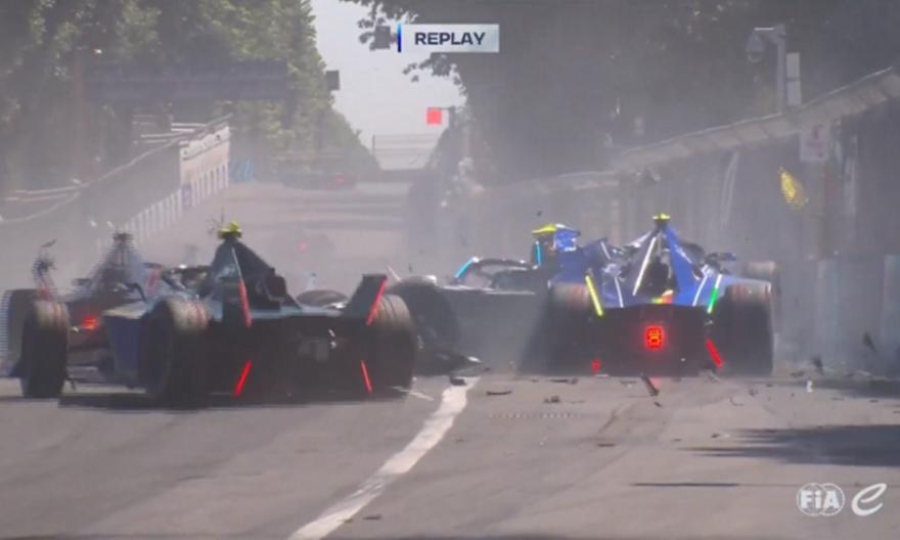 Τρομακτική καραμπόλα στη Formula E, σώοι όλοι οι πιλότοι των μονοθέσιων