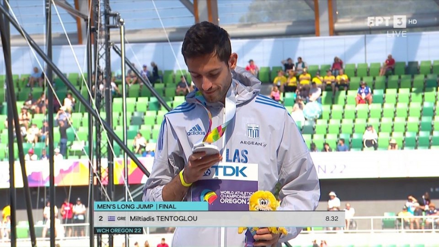 Η απονομή του ασημένιου μεταλλίου στον Μίλτο Τεντόγλου! (video)