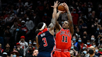 ΝτεΜάρ ΝτεΡόζαν: Ο «Ταύρος» που αποτίει φόρο τιμής στον Κόμπε, μέσα στο… σπίτι του Τζόρνταν! (video)