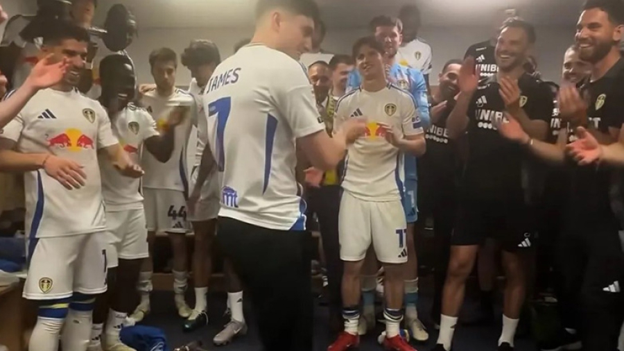 Η Λιντς πανηγύρισε με συρτάκι το πρωτάθλημα και την άνοδο στην Premier League ( vid)