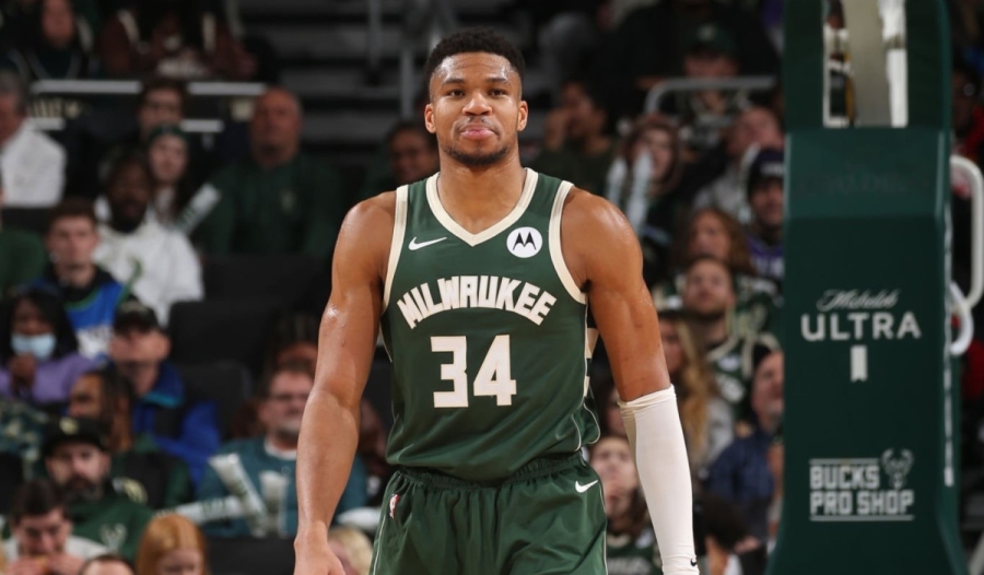 Τρία λεπτά γεμάτα.... Γιάννη: Η 37αρα του Αντετοκούνμπο απέναντι στους Μάτζικ (video)