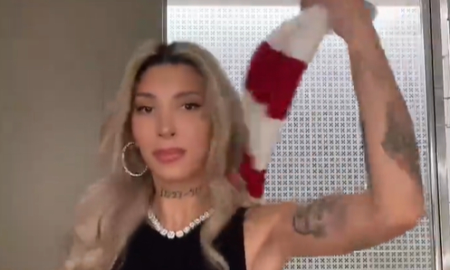 Μπέριλ ΜακΚίσικ: Ετοιμάζεται για τελικό, ποζάροντας με «ερυθρόλευκο» κασκόλ! (video)