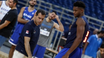 Αντετοκούνμπο: «Όταν σκεφτόμαστε το μετάλλιο πάντα τρώμε τα μούτρα μας» (video)