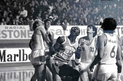 Ο Τζόρνταν, ο Γκάλης και η συνάντηση των «Θεών» του μπάσκετ στο «Παλέ» (video)